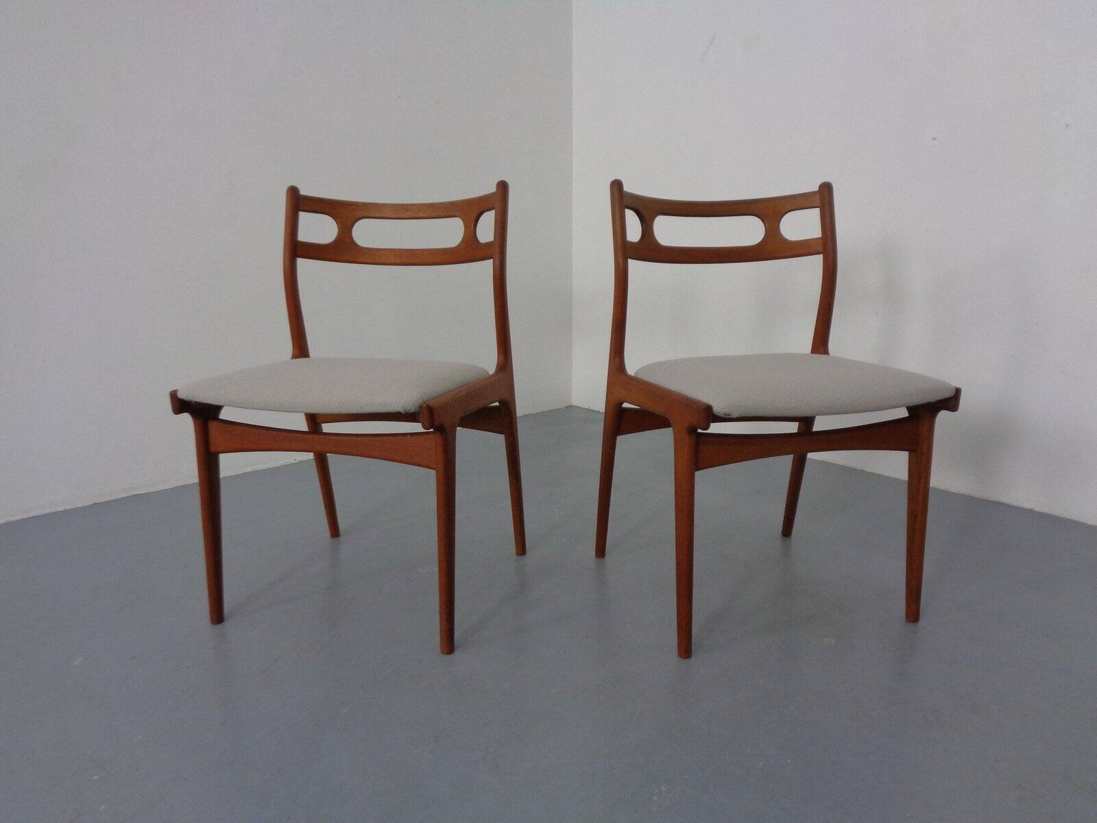 Model 138 Teak & Kvadrat Hallingdal Dining Chairs by Johannes Andersen for Uldum Møbelfabrik, Denmark, 1960s, Set of 2
