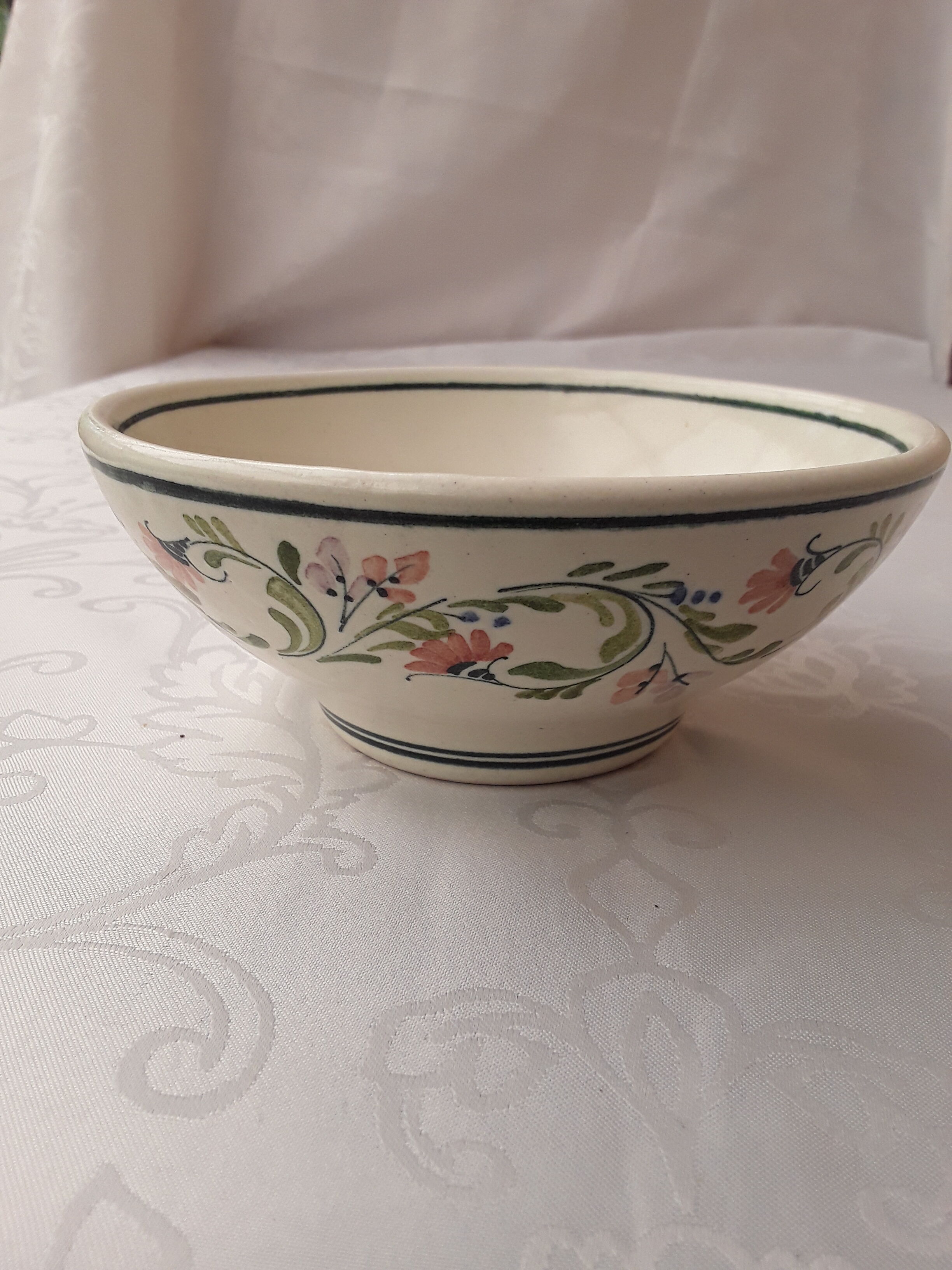 Ceramic cup, floral decoration