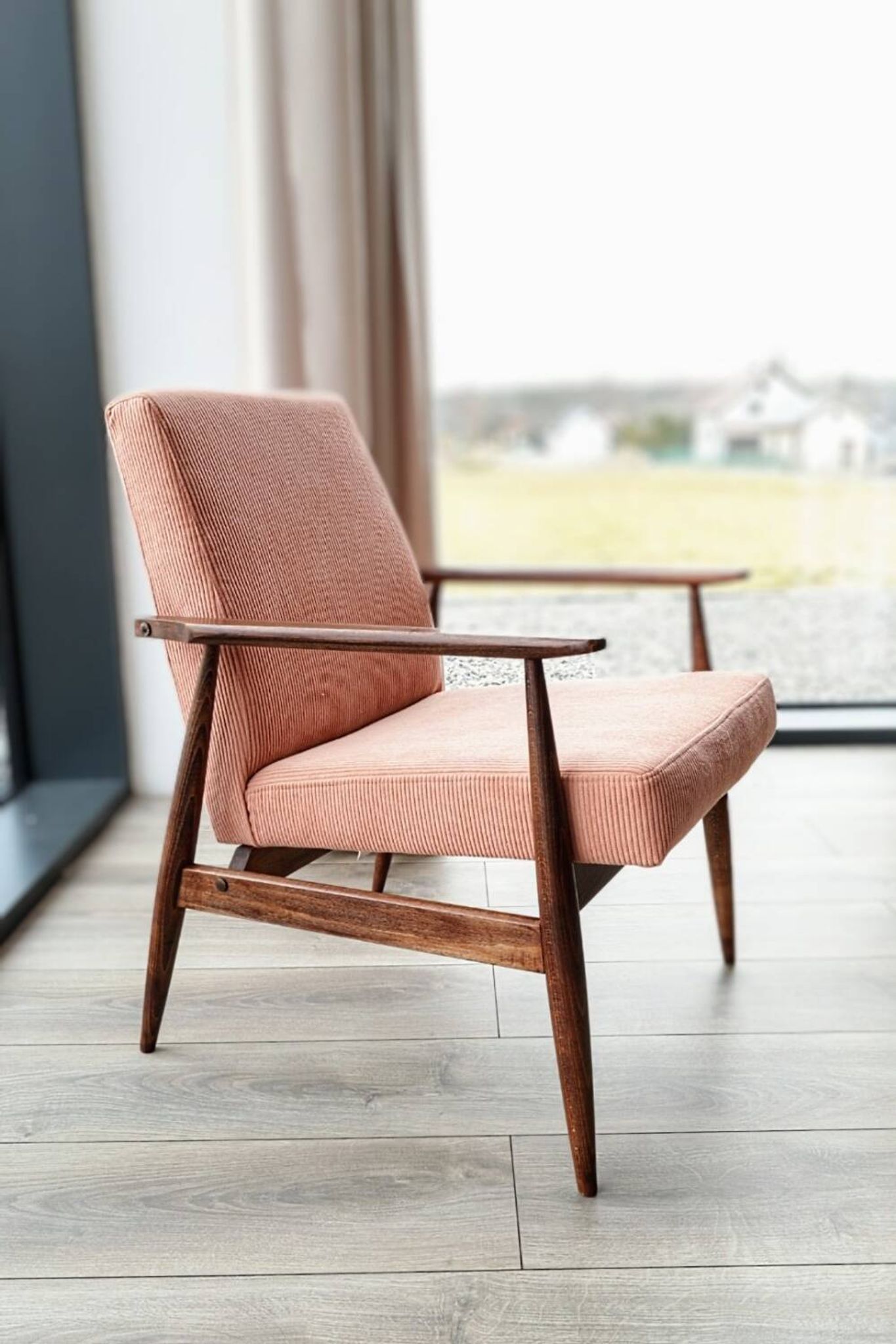 Vintage armchair velours côtelé flaming rosé 1970 design by H.Lis