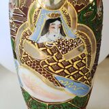 Satsuma Moriage vase in glazed ceramic, hand painted. 50s. Scenes of life of notables