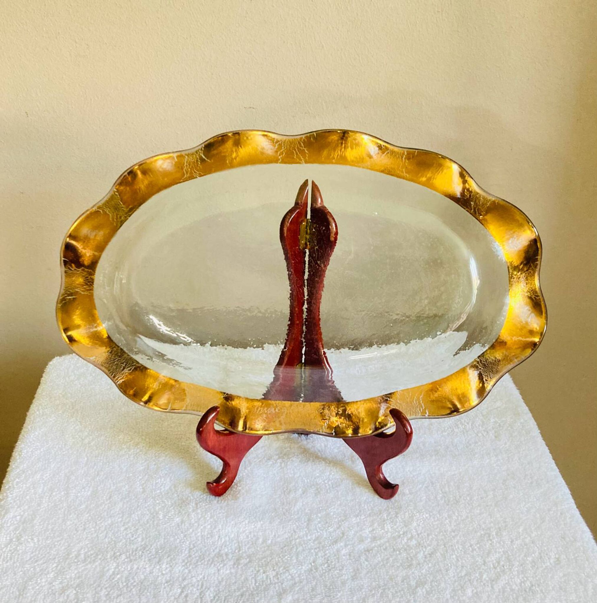 Oval dish signed Annie Glass 38/35 made in the USA wavy edge gilded with fine gold