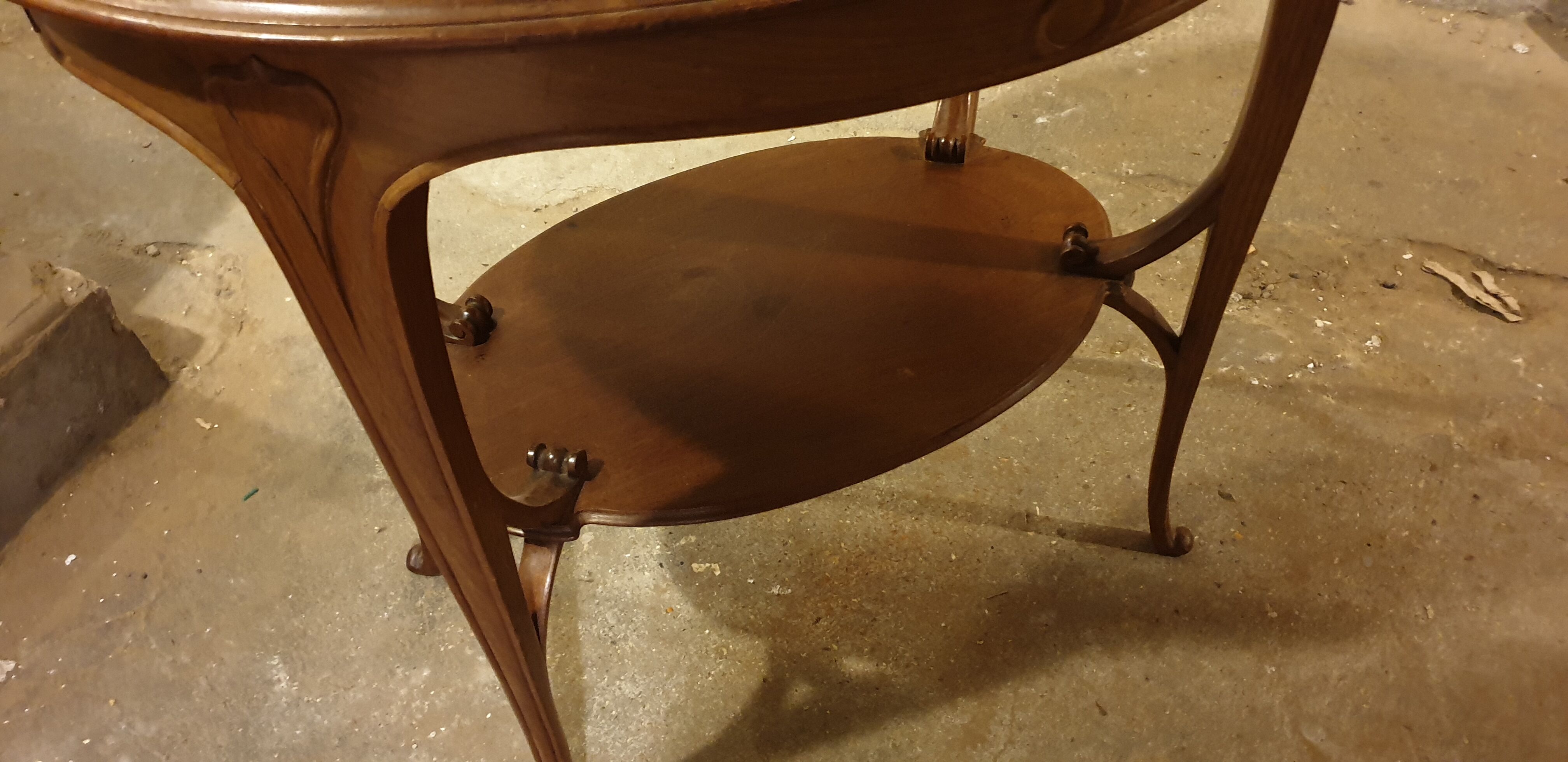 Table à thé époque art nouveau en accajou massif