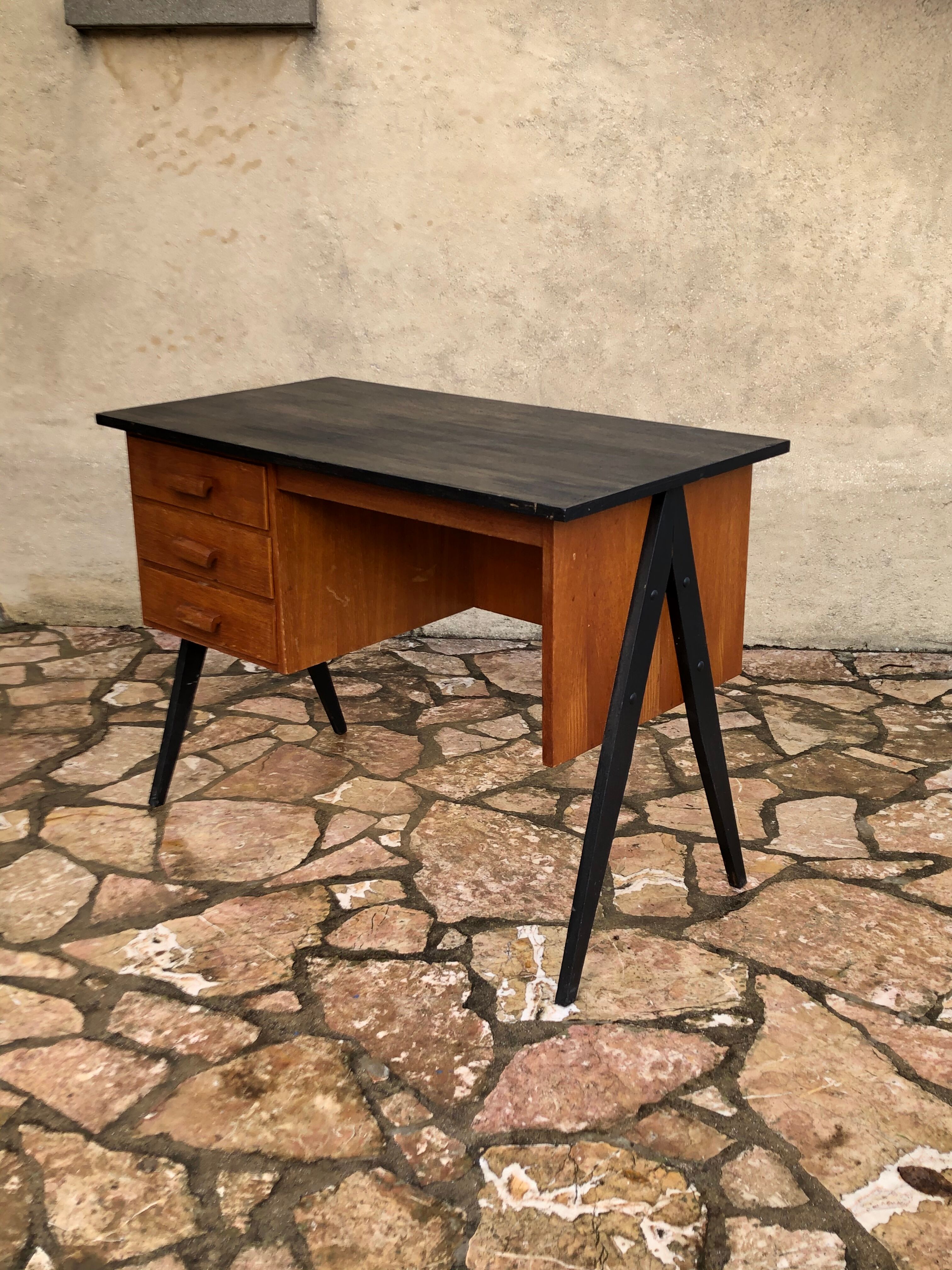 Office 1950 feet compass