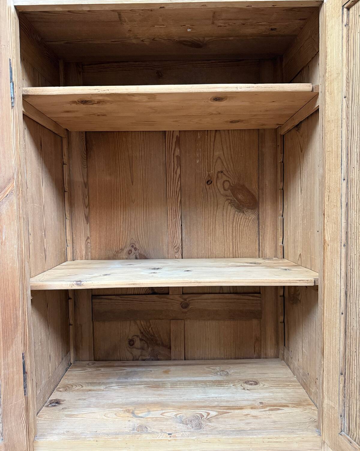 English four-door wardrobe (renovated)