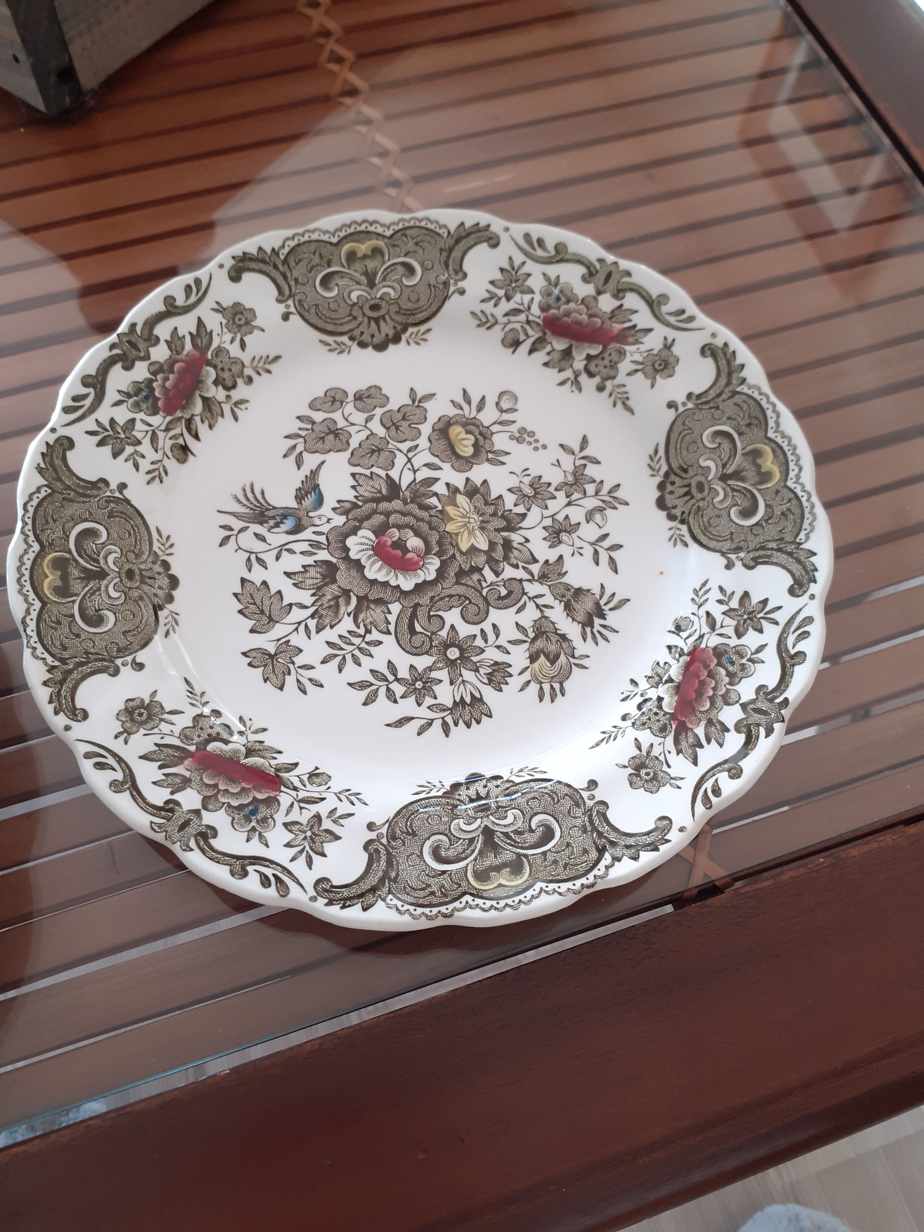 Ensemble 6 assiettes dessert 17 cm et un plat 25 cm Ridgway staffordshire england