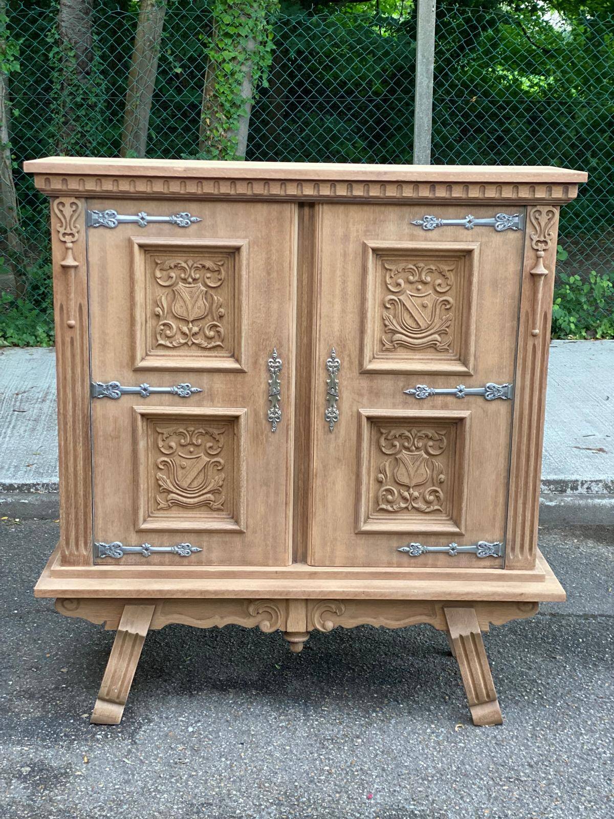Buffet armoire renaissance espagnole rénovée en chêne 1930