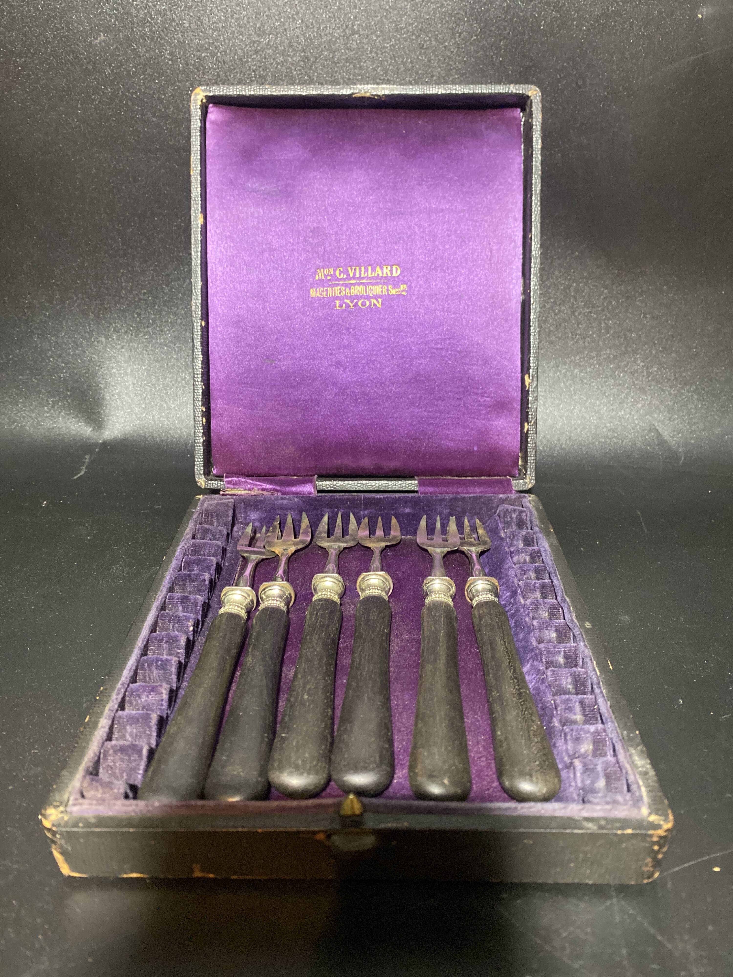 Set of 6 fish forks in their case, MAGENTIES and BROLIQUIER brand