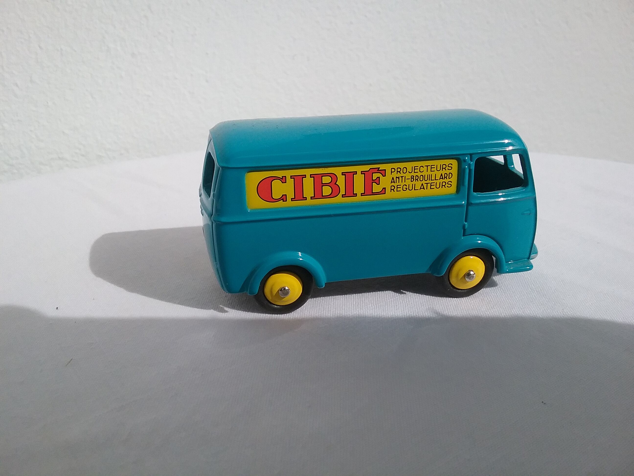 Peugeot D3A cibie Dinky toys atlas