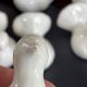 11 porte-couteaux zoomorphes en céramique blanche