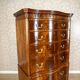 Commode antique avec vernis au tampon, années 1890.