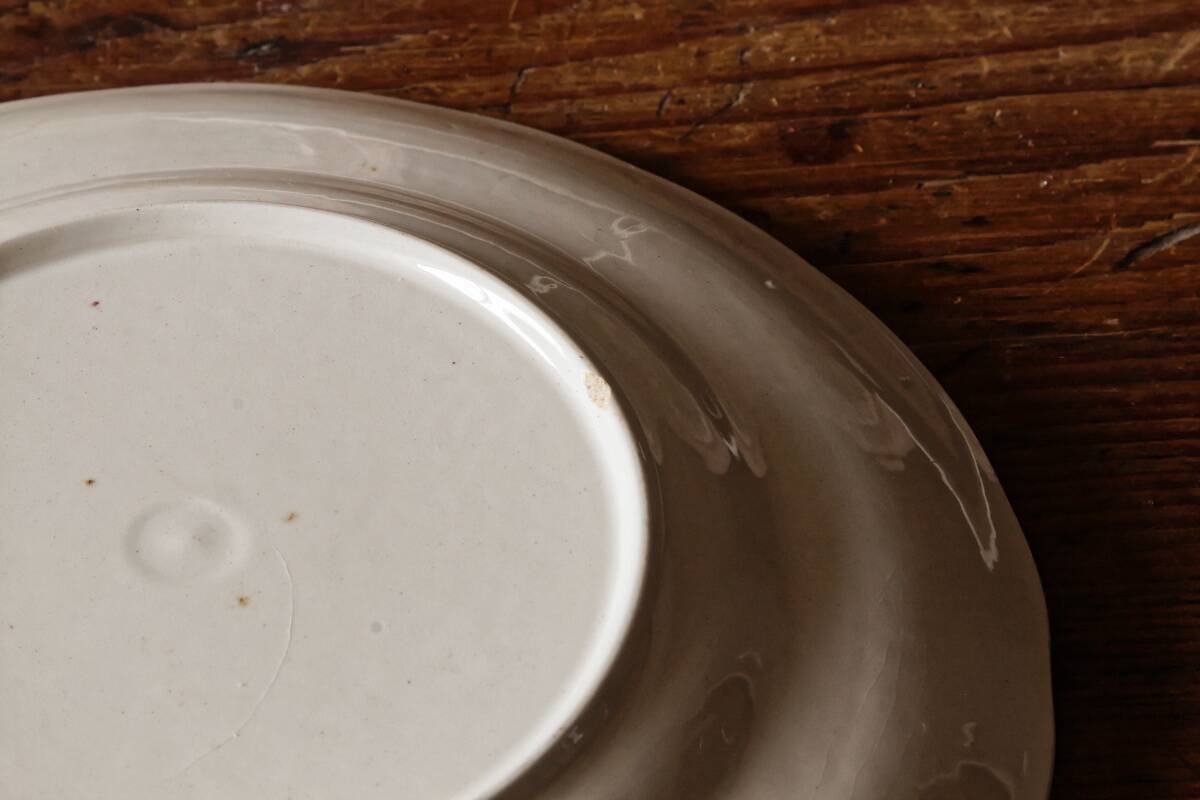 Set of 11 dessert plates in English earthenware.