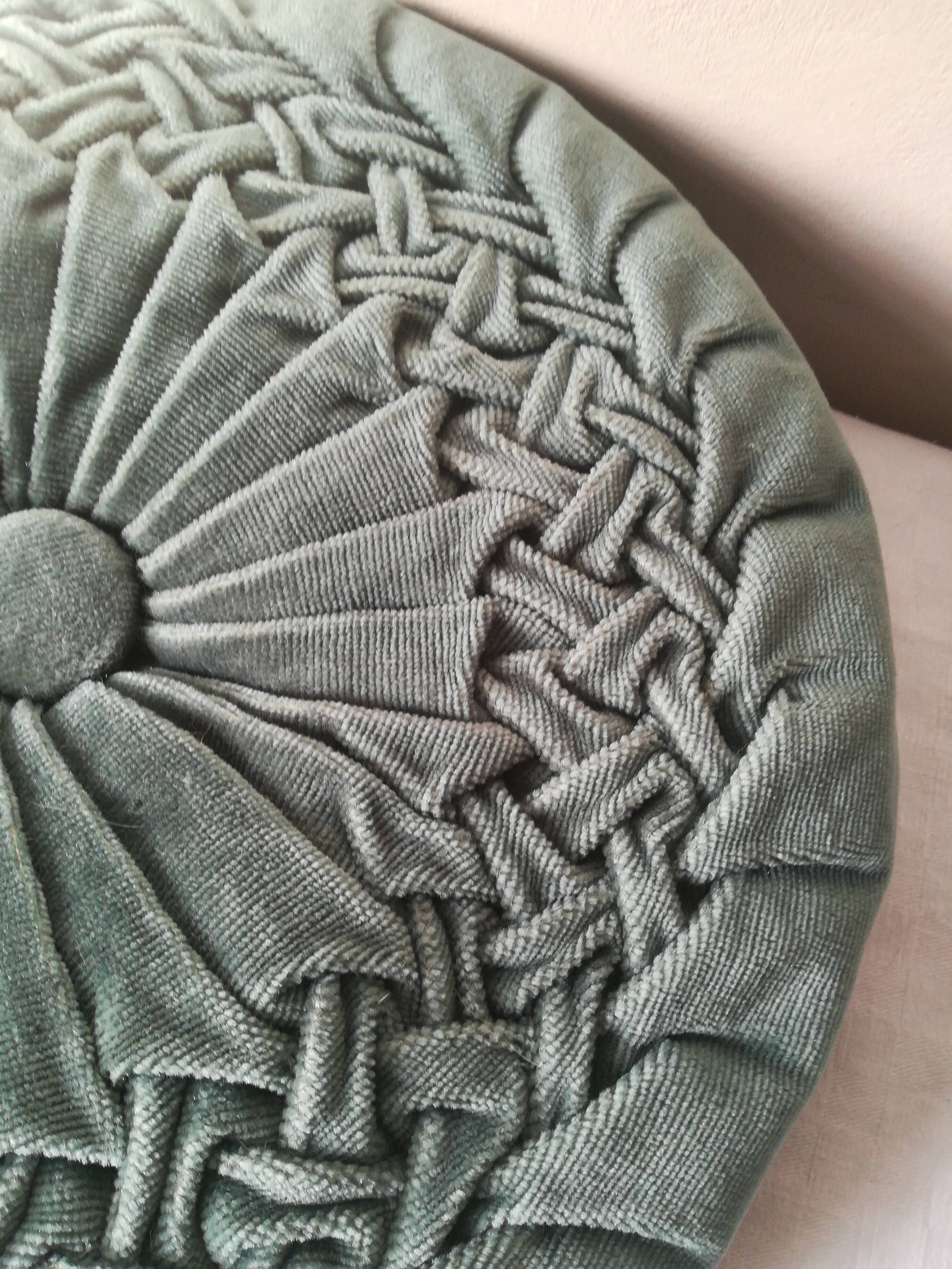 Round cushion in pleated Velvet 43cm