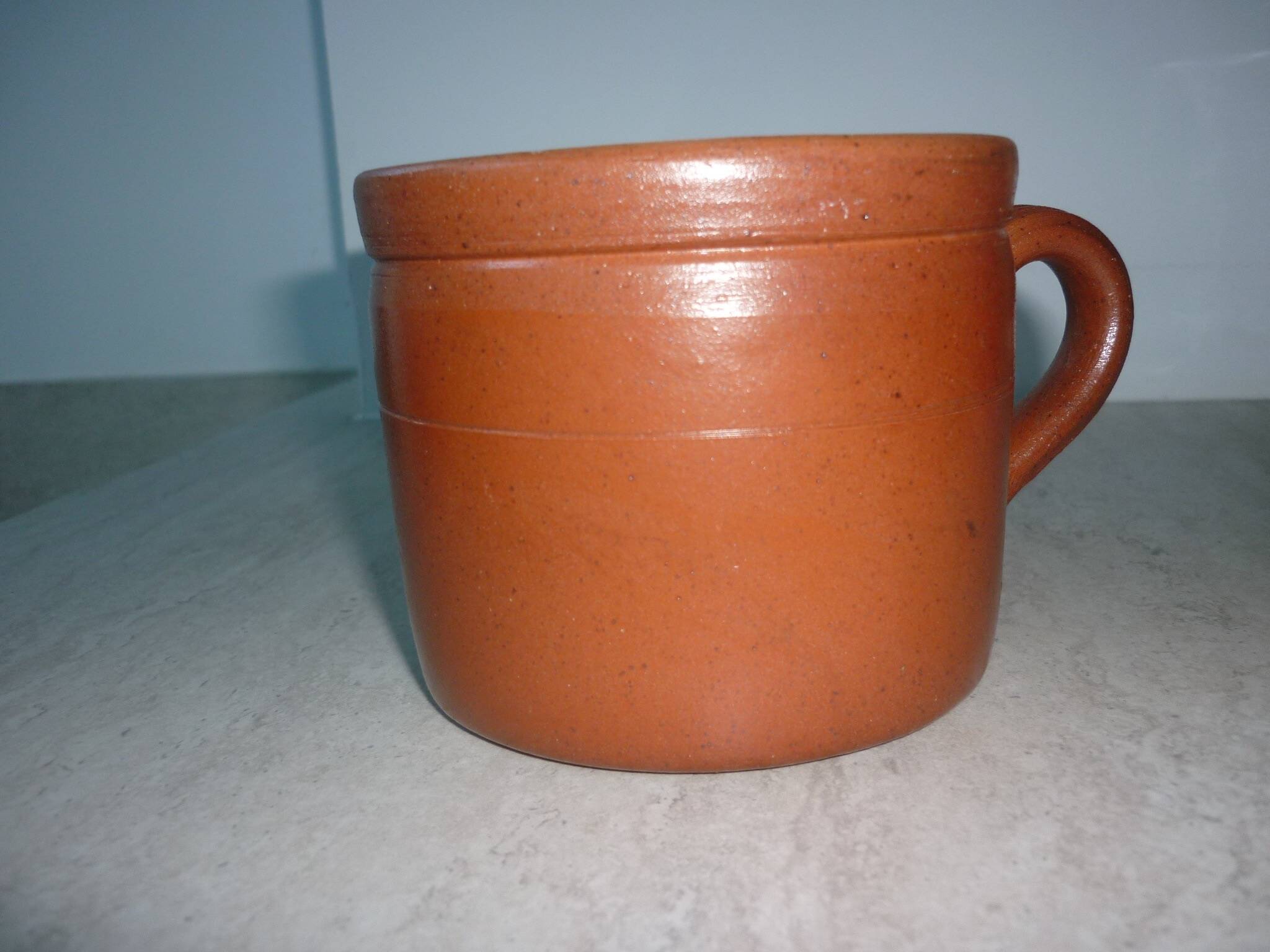 Bonny stoneware pot with handle
