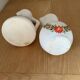 2 pots à lait décor floral (hauteur 9,5 cm )