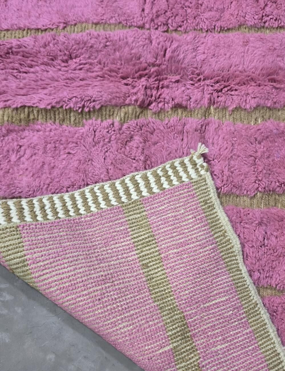 Contemporary Pink Rug - 250 x 200 cm