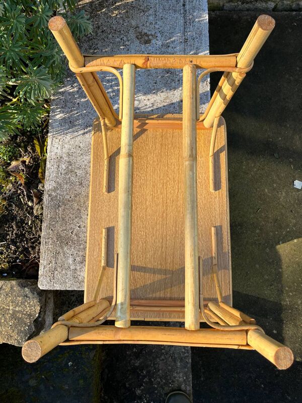 Petite table en rotin