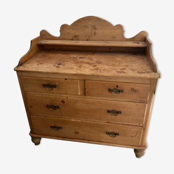 Wooden chest of drawers