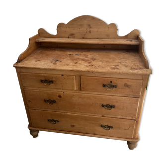 Wooden chest of drawers