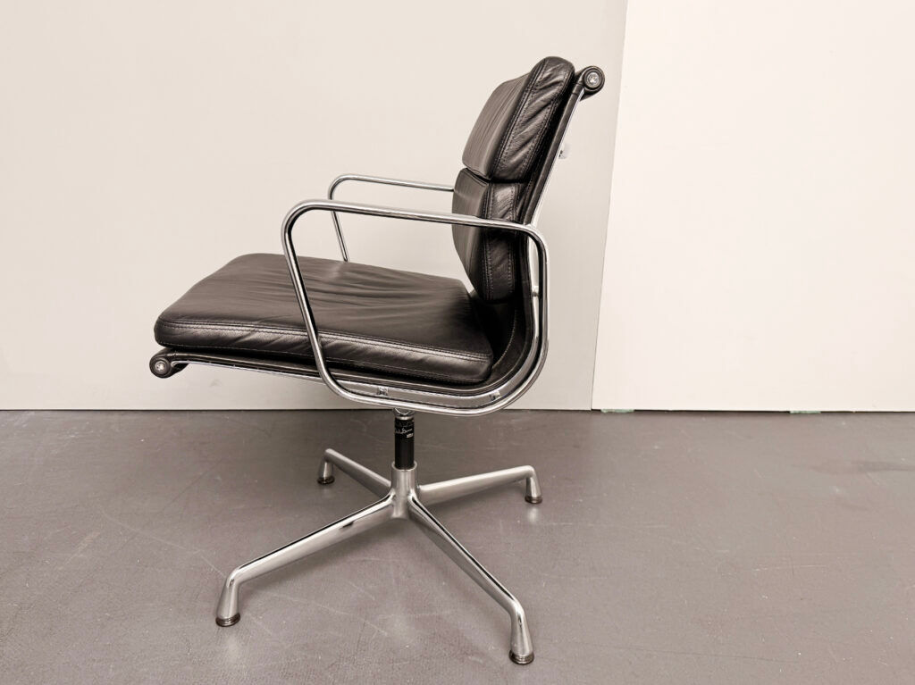 Fauteuils Soft Pad Alu EA 208 par Charles et Ray Eames pour Vitra, Allemagne, années 1970.