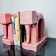 Paire de serre-livres éléphants en céramique rose par Guadalupe Coronado, Espagne 1980