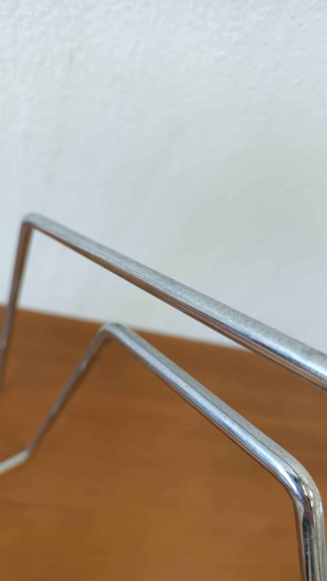Chrome magazine rack