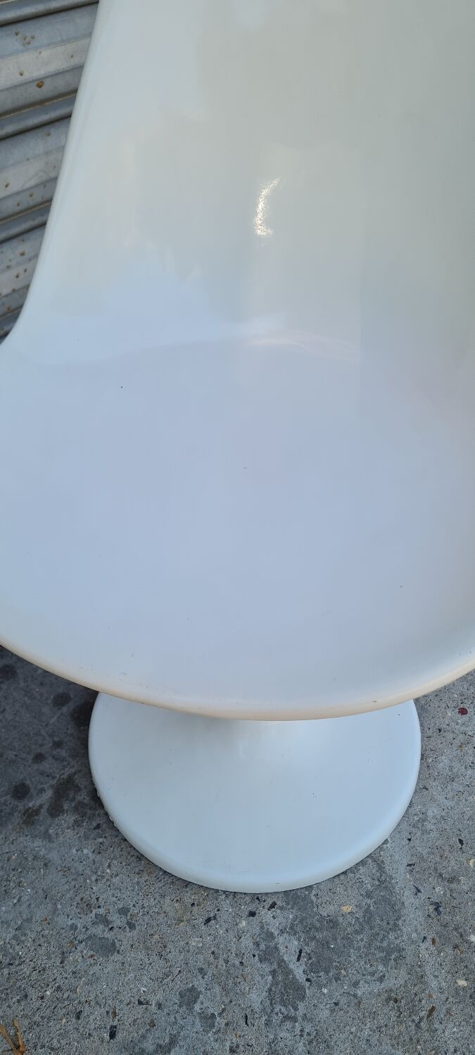 Fiberglass tulip chair 1970