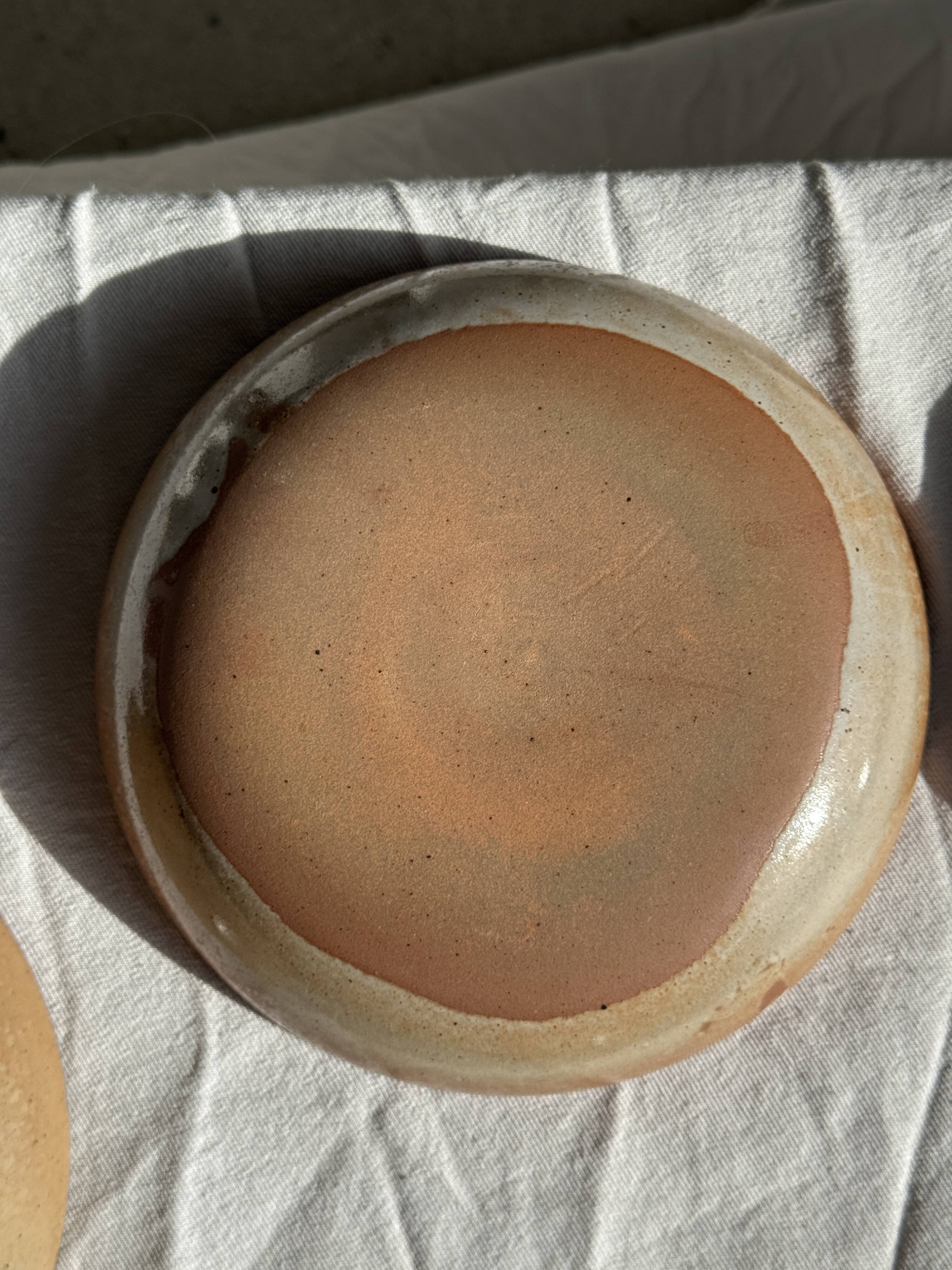 11 assiettes creuses artisanales vintage en grès mat