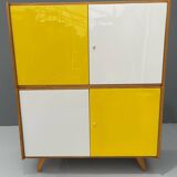 Armoire U-450 en placage de chêne, variante jaune et blanc, Jiří Jiroutek pour Inte