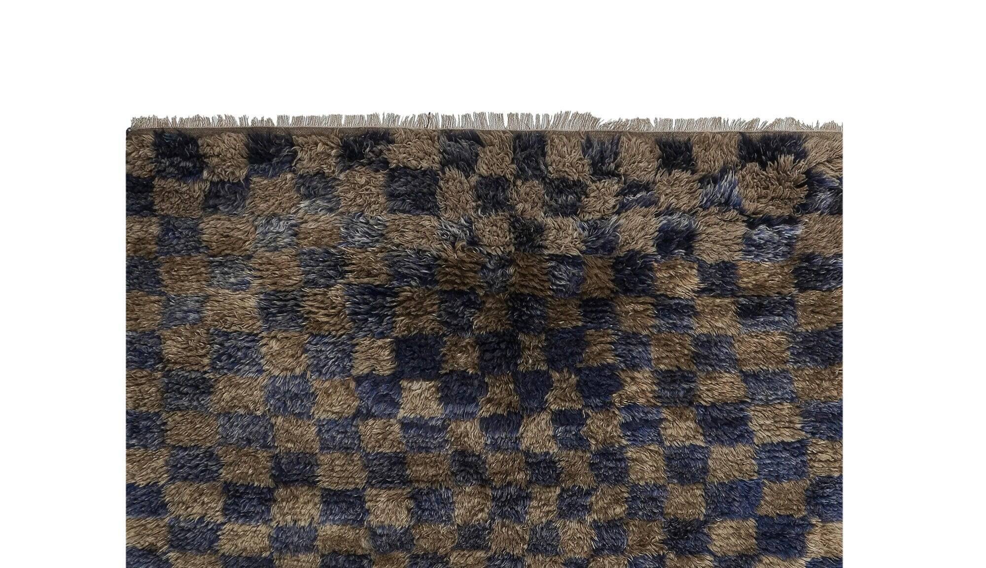 Vintage Turkish handmade rug 136x179 cm