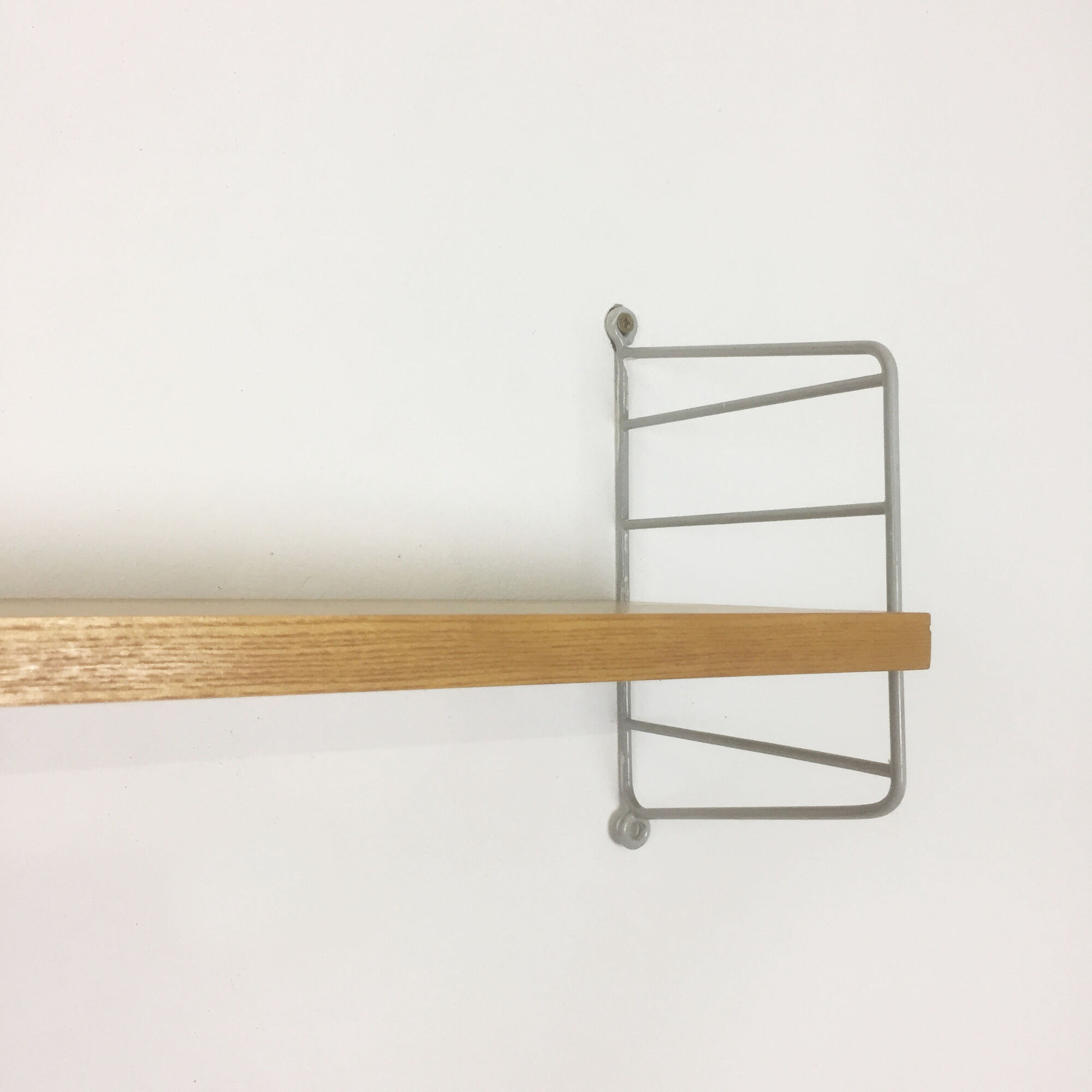 Etagères String Regal en bois de frêne Nisse Strinning fabriqué en Suède