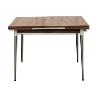 Large extension table in formica