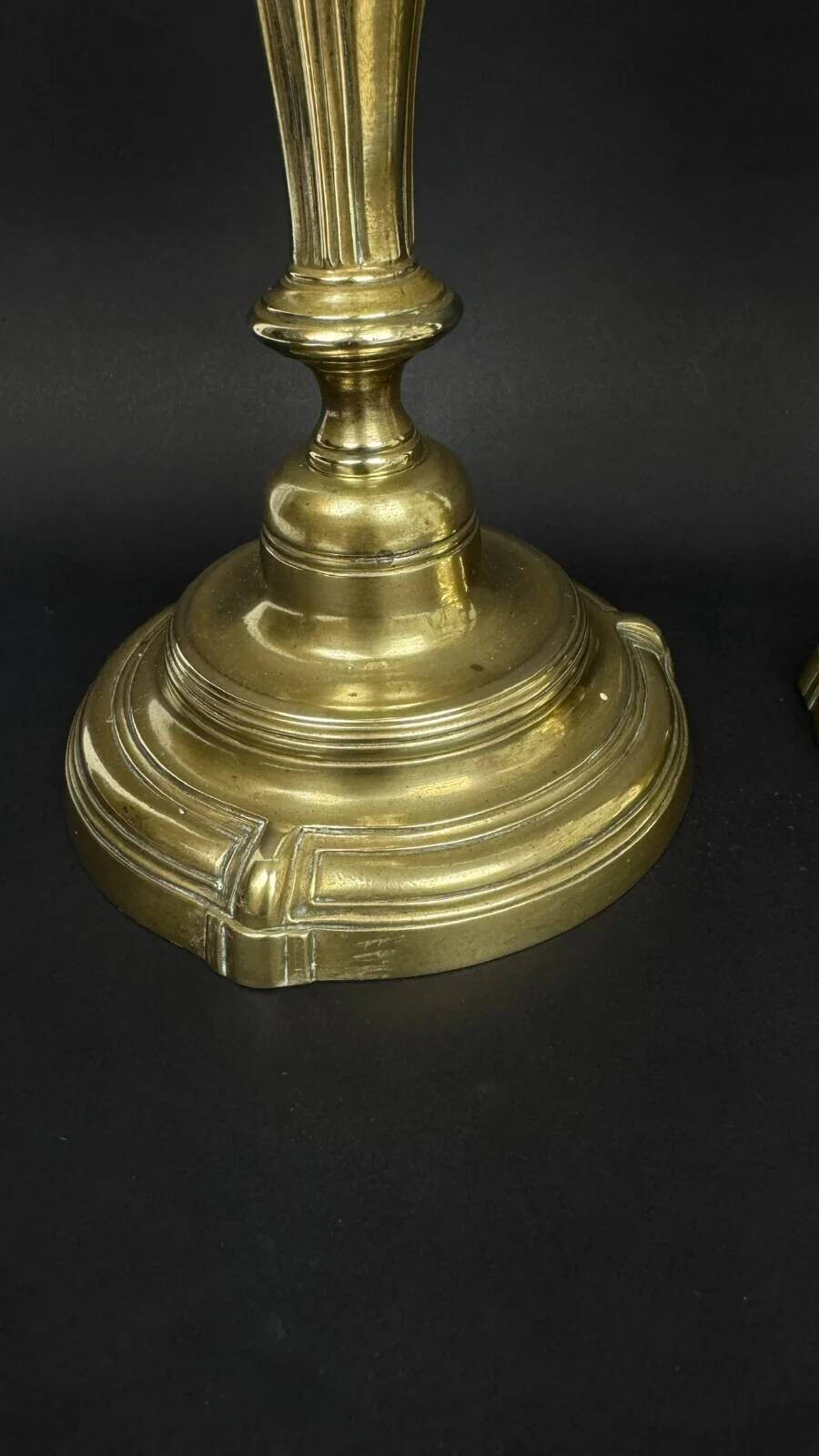 Pair of gilded bronze candlesticks from the Regency period, 18th century.