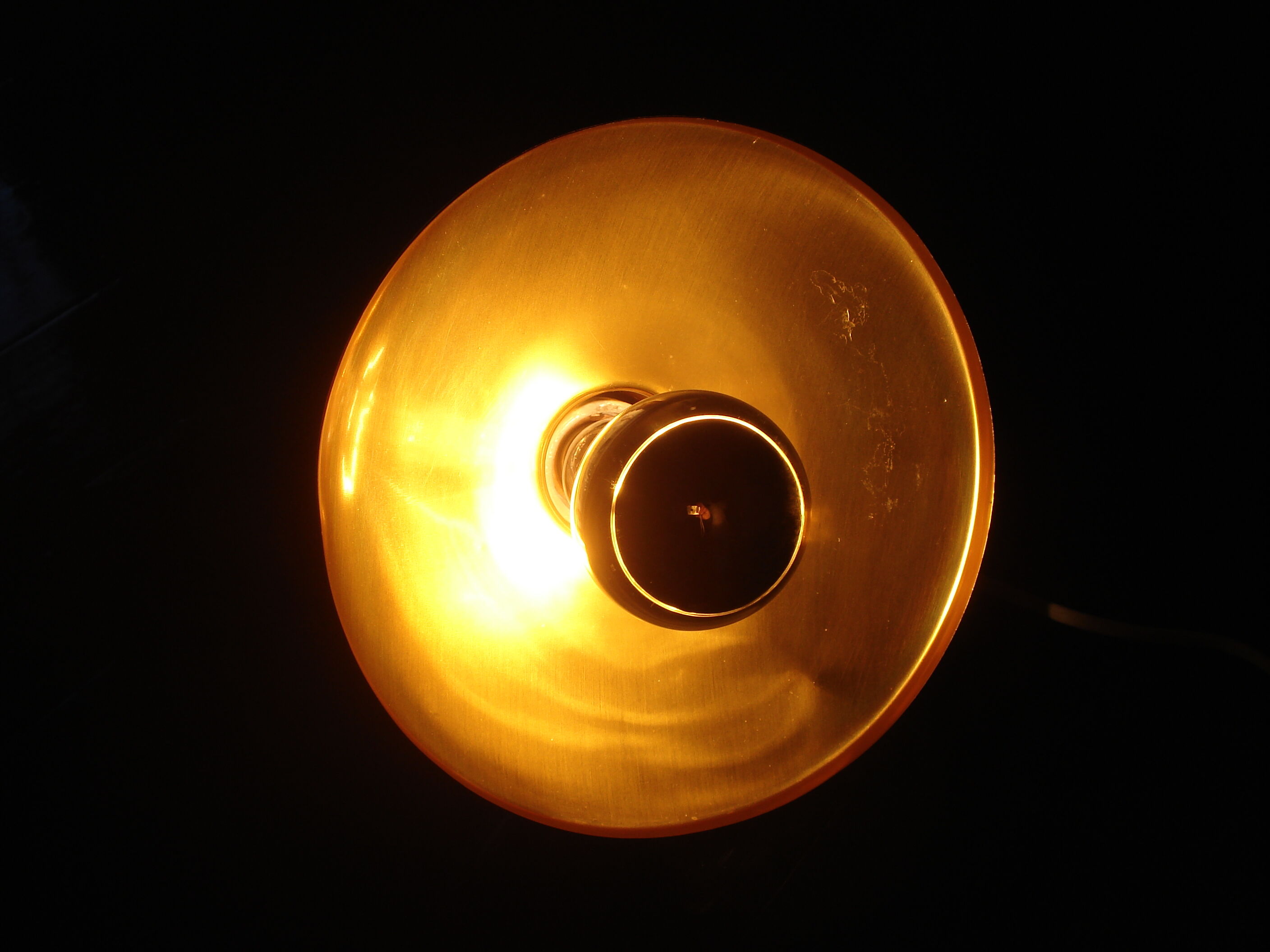 LITA 80s clip spot with golden reflector