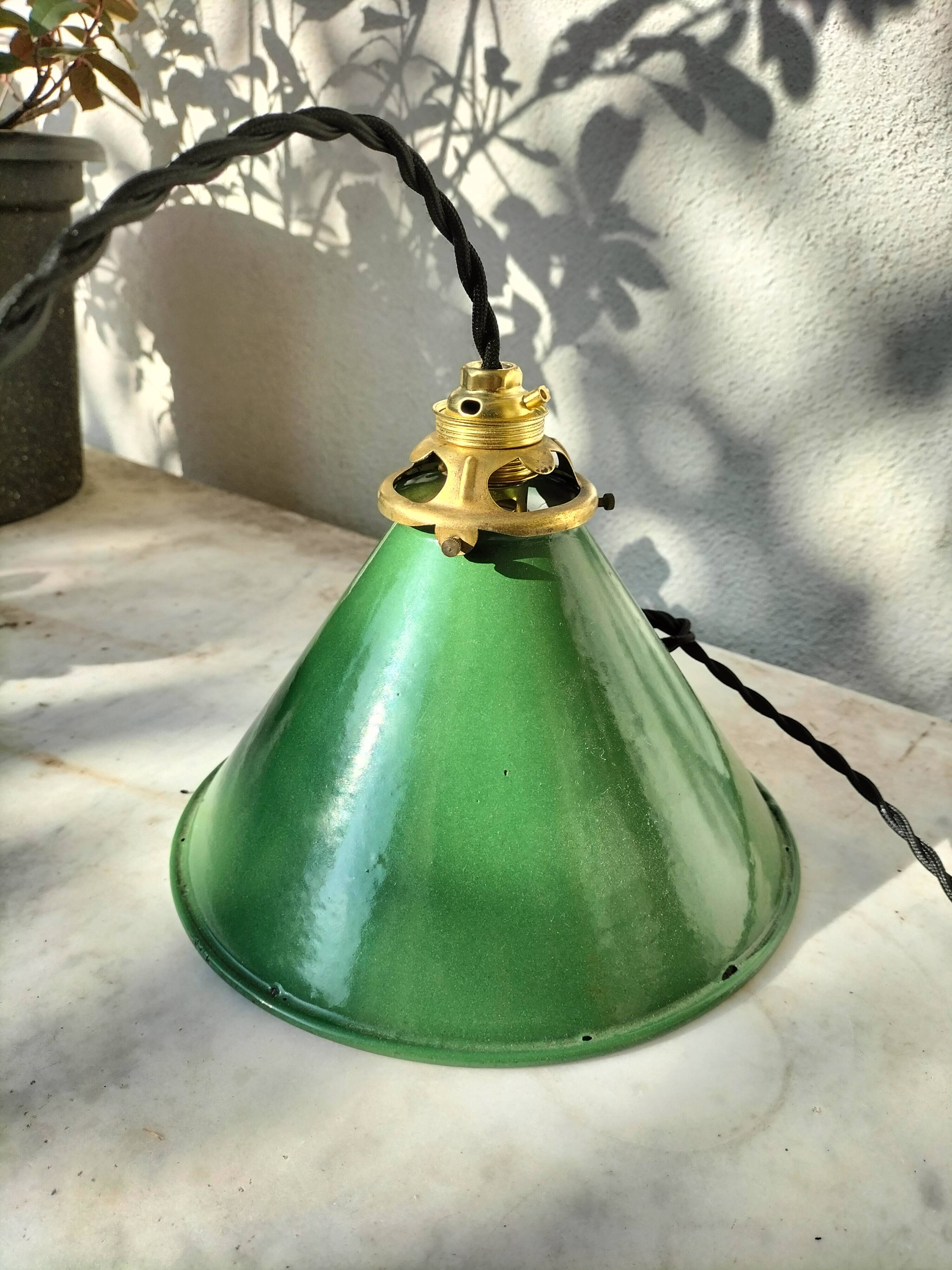 Enamelled sheet metal cone suspension