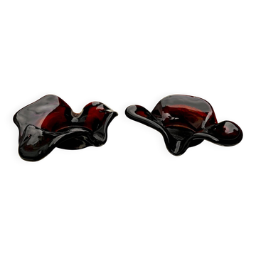 Pair of thick ruby brown glass ashtrays in free form – 1960s-70s