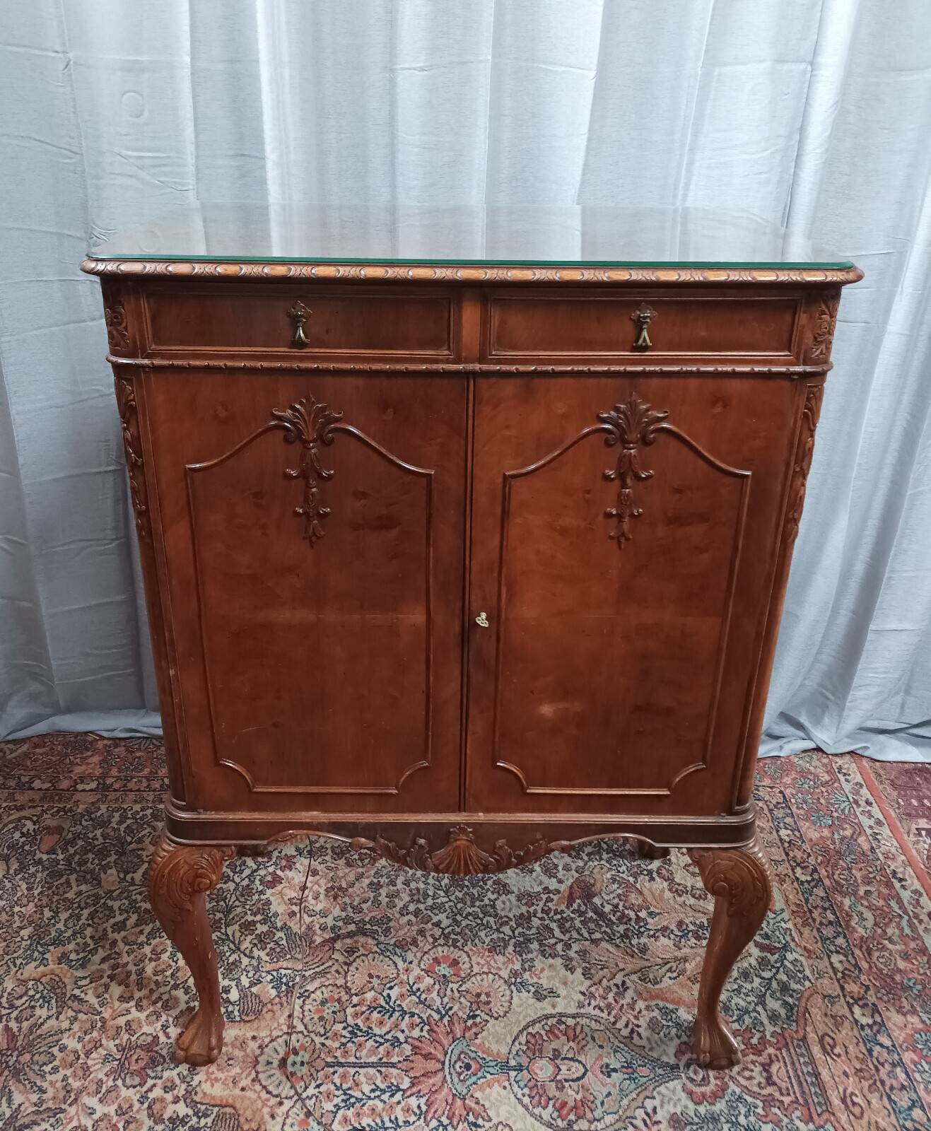 Meuble bar chippendale Maison JELLINEK en acajou