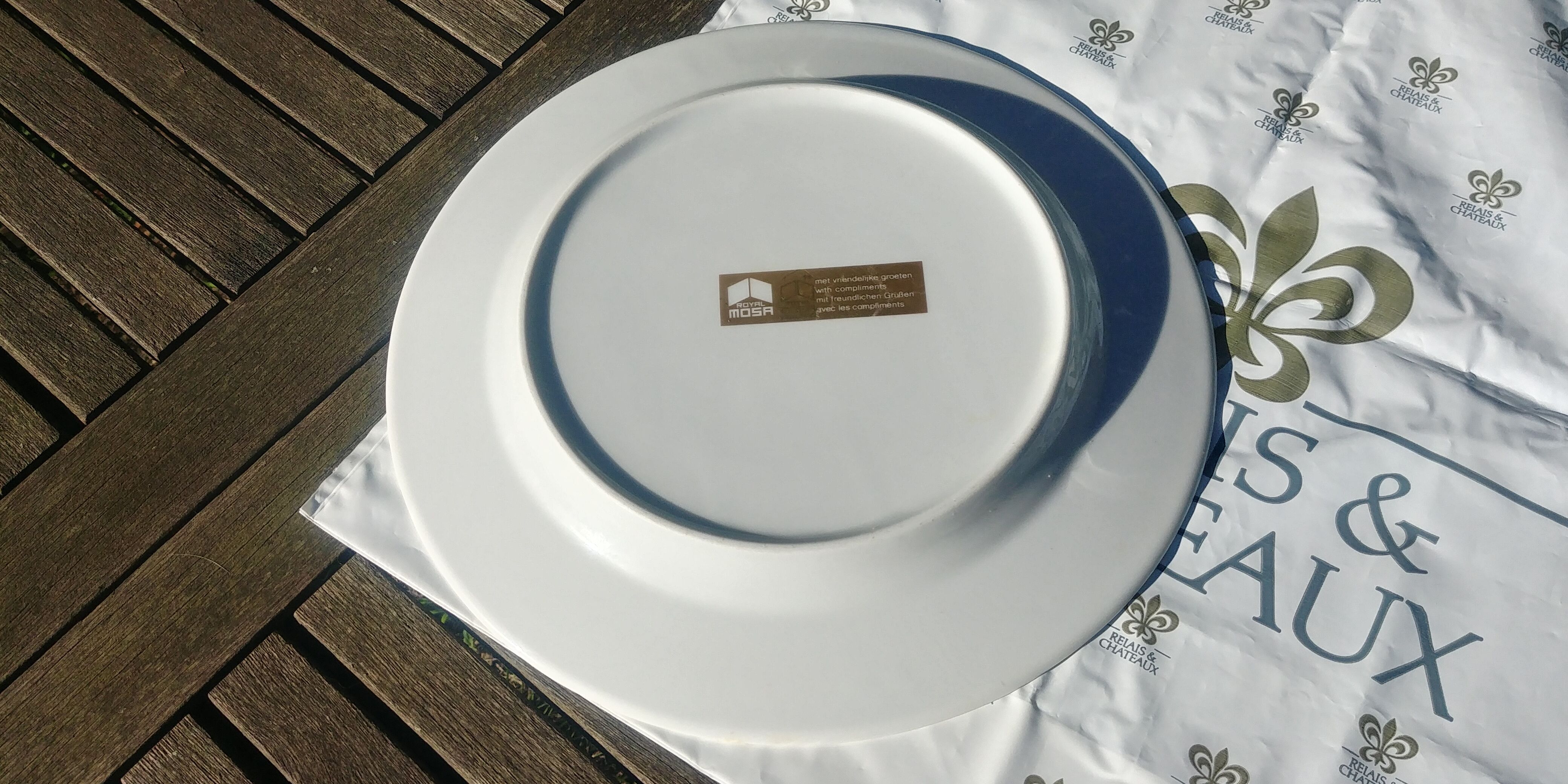 Set of Three Flat Plates of the XIth Congress of the Relais et Chateaux in Amsterdam 1985.