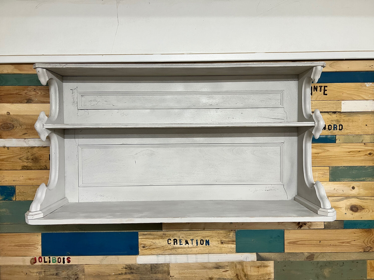 Wall shelf