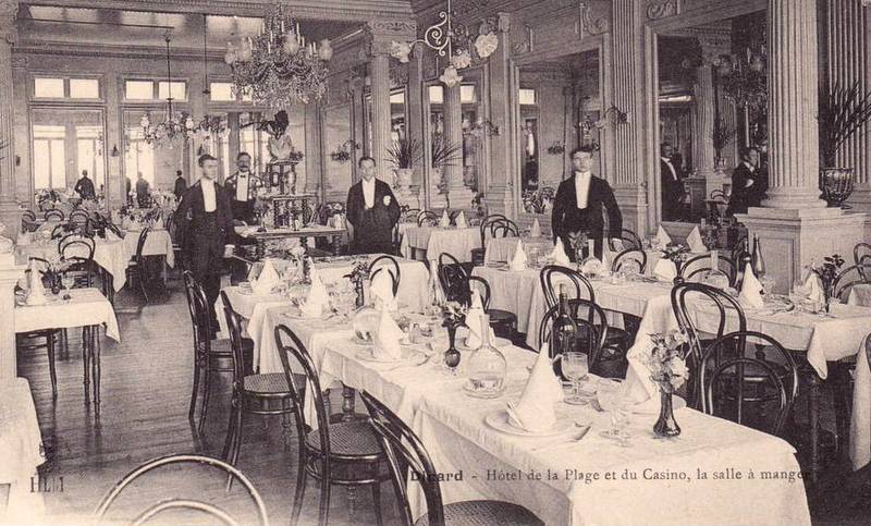 8 bistro chairs n°14 and n°18 in curved wood early twentieth century
