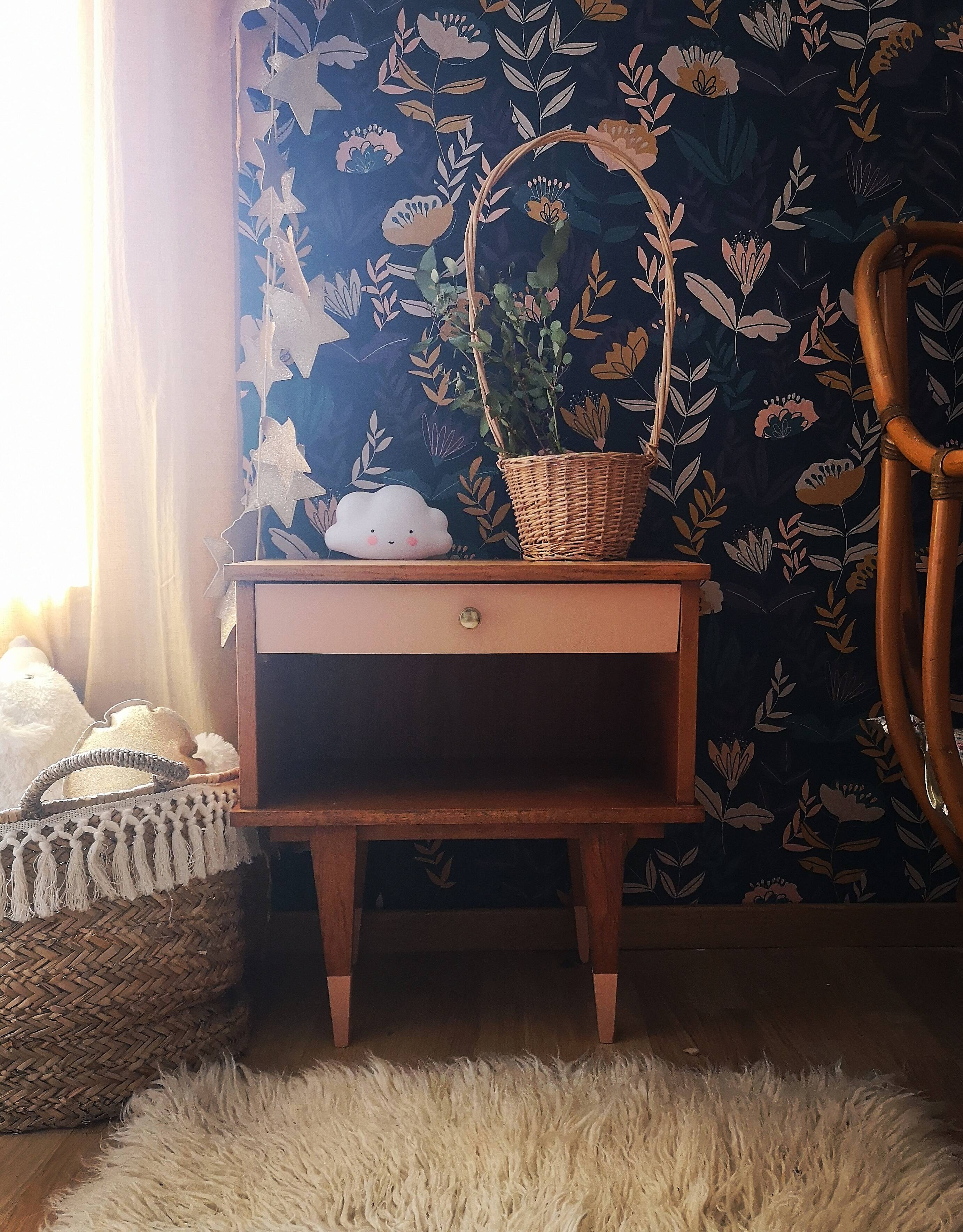 50/60 bedside table