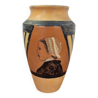 Vase en terre cuite breton signé