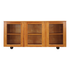 vitrine en pin, design