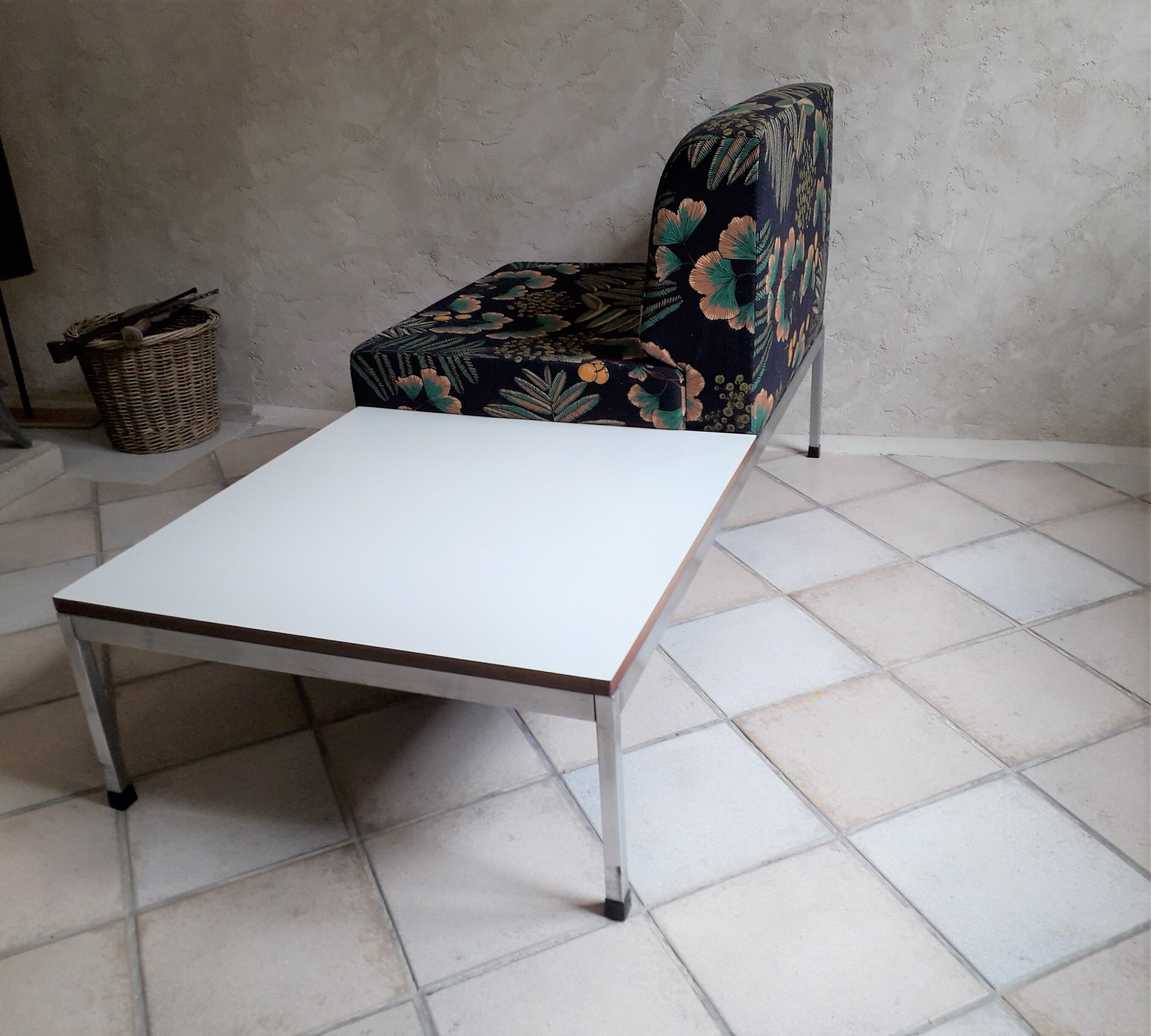 Heating assembly and coffee table