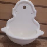 Hand wash wall fountain