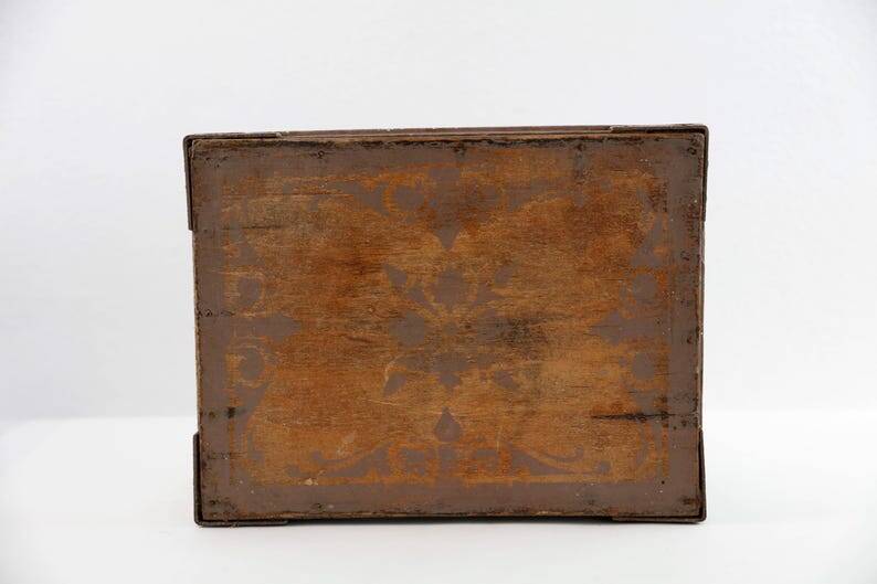 Antique Bajot stool in weathered wood: richly patinated decorative table.