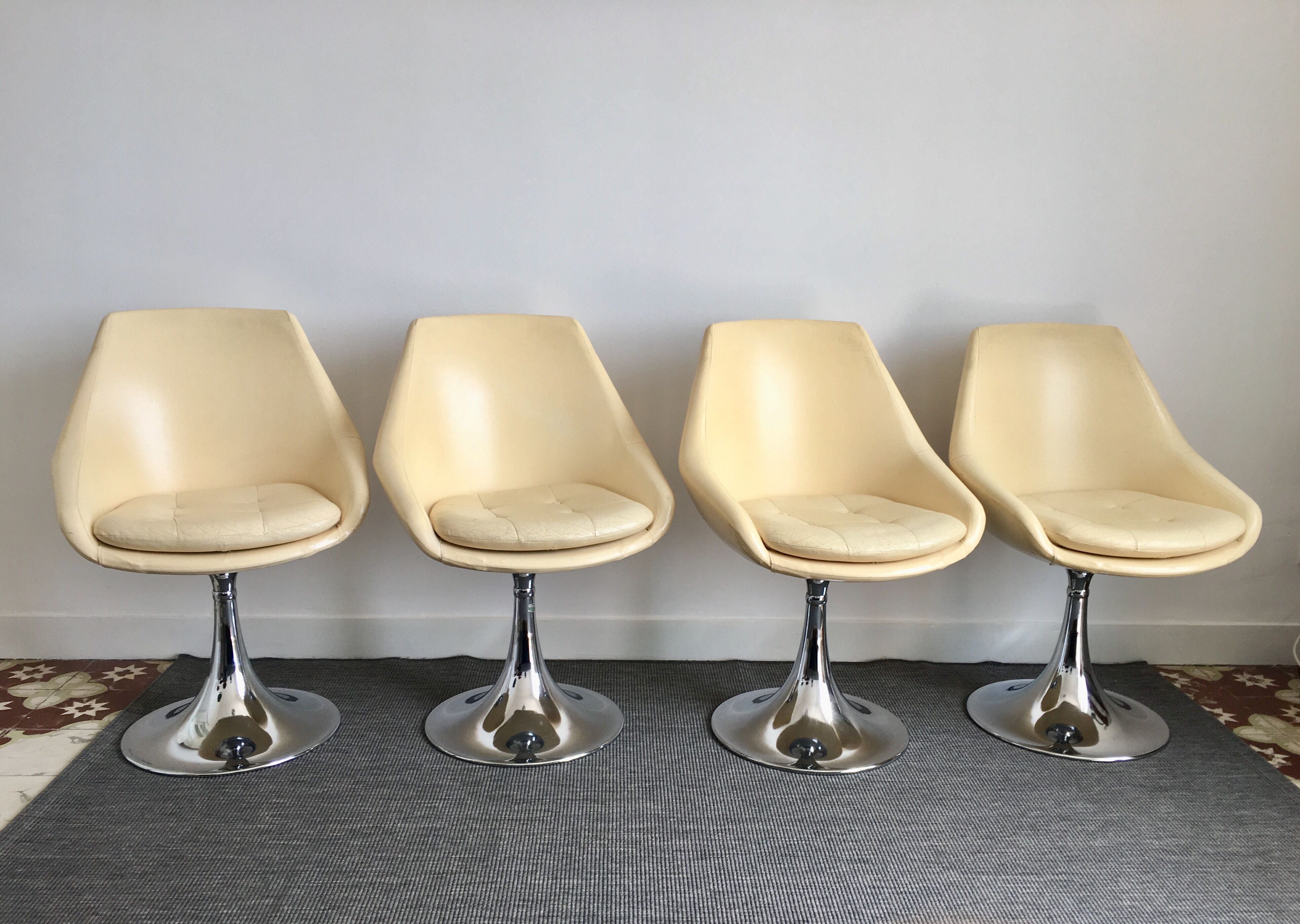 Vintage chair foot tulip