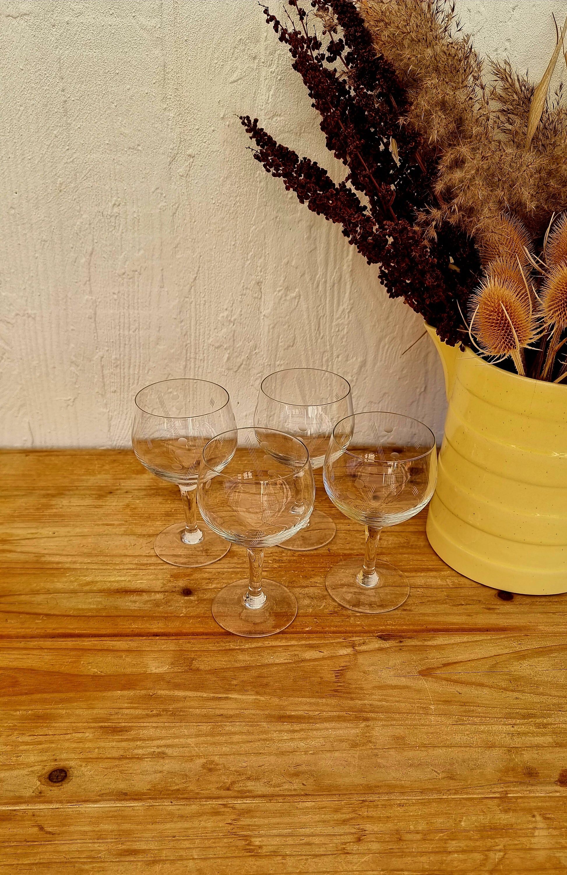 Lot de 4 verres à pied en verre gravé vintage années 50