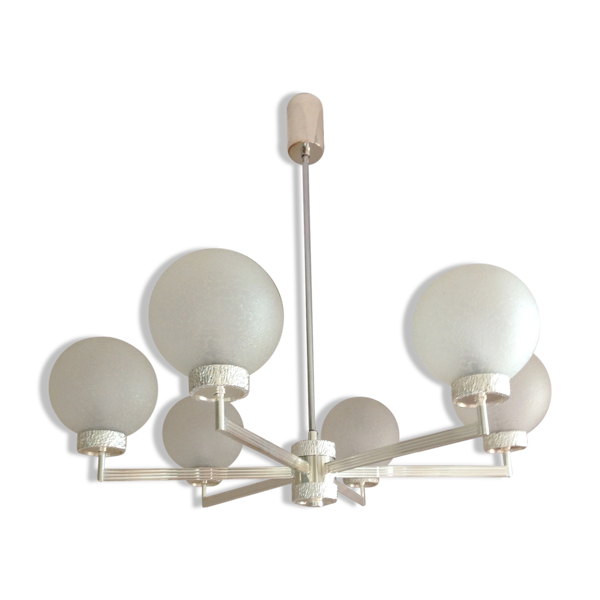 Lustre à six feux en métal chromé et globes en verre opaque / vintage années 60-70 — Beyit