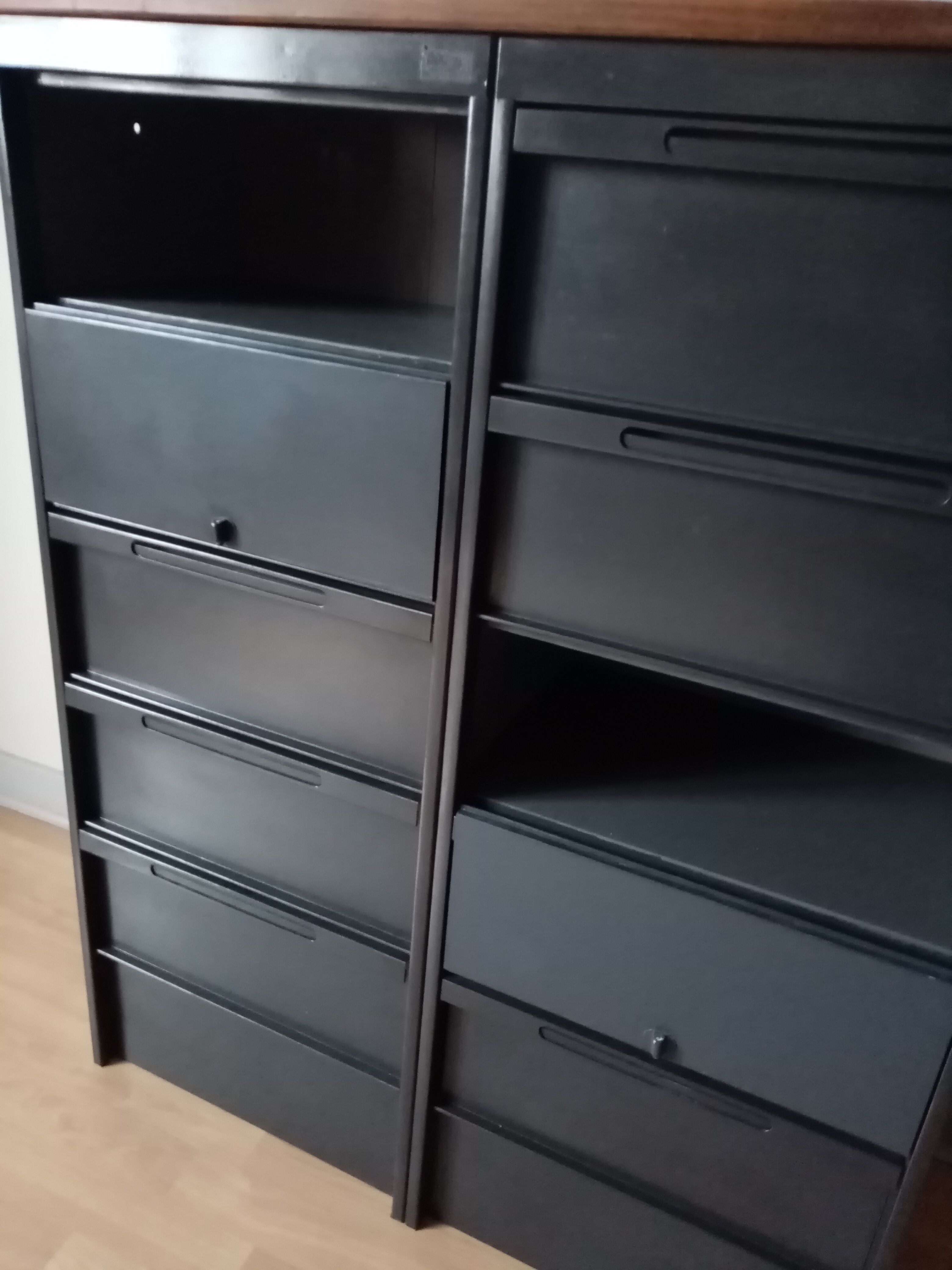 Metal clamshell furniture