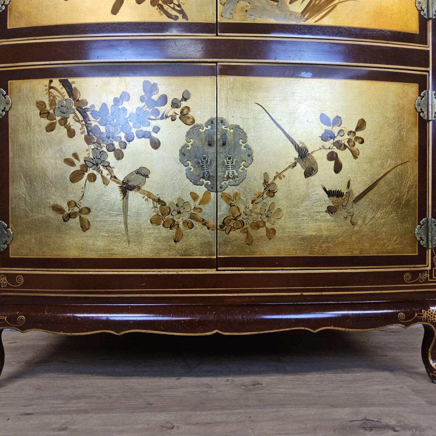 Vintage Chinese cabinet with gold leaf and flowers / oriental cabinet
